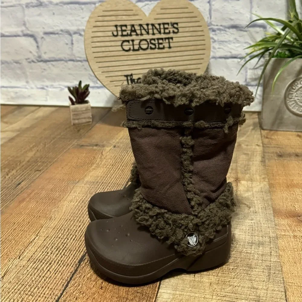 Crocs Nadia Kids Boot Size 8/9 Brown Sherpa Faux Fur Lined Pull On Winter